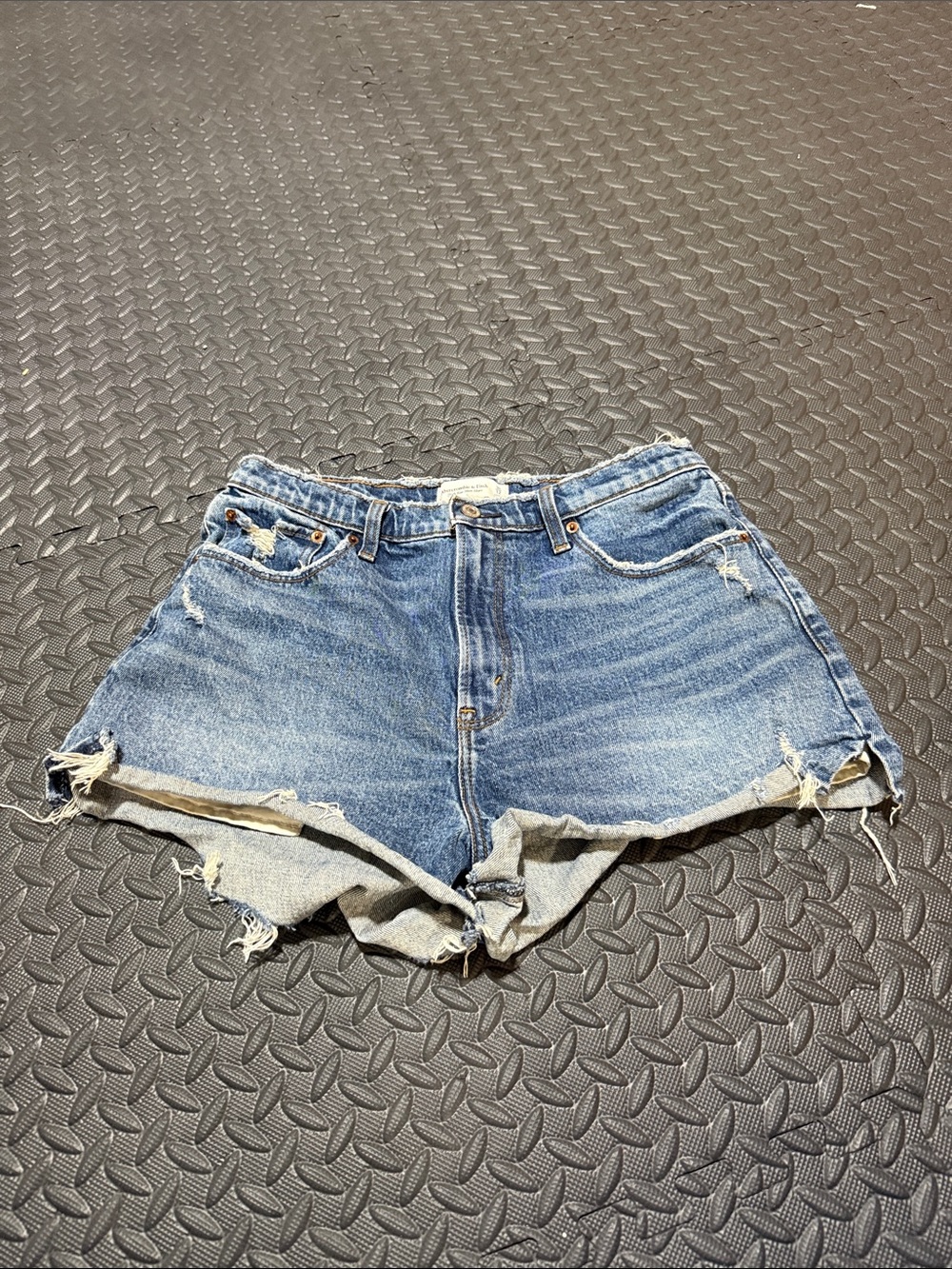 Abercrombie & Fitch Distressed High Rise Mom Short Curve Love Size 31 Womens